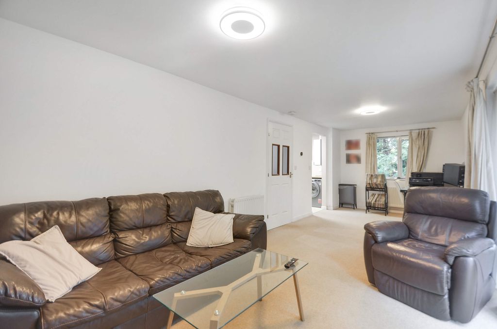 Property photo 2 of 22 Lounge (5).Jpg