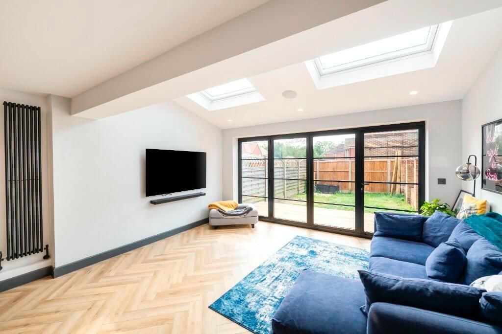 Property photo 2 of 22 Pinegardens16.Jpg