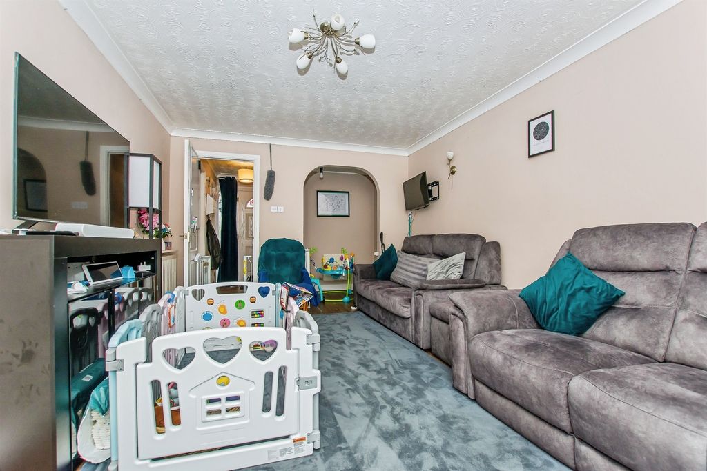 Property photo 3 of 17