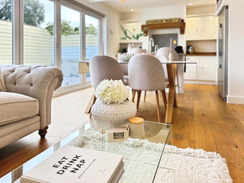 Property photo 2 of 27 De Vere Lane