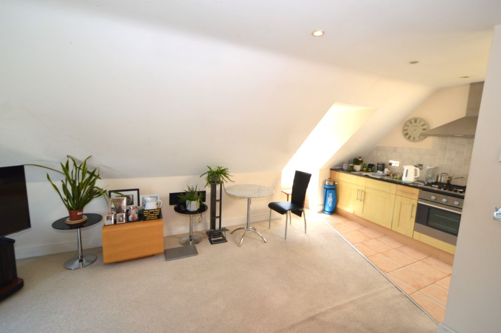 Property photo 3 of 9 Living Room/Kitchen