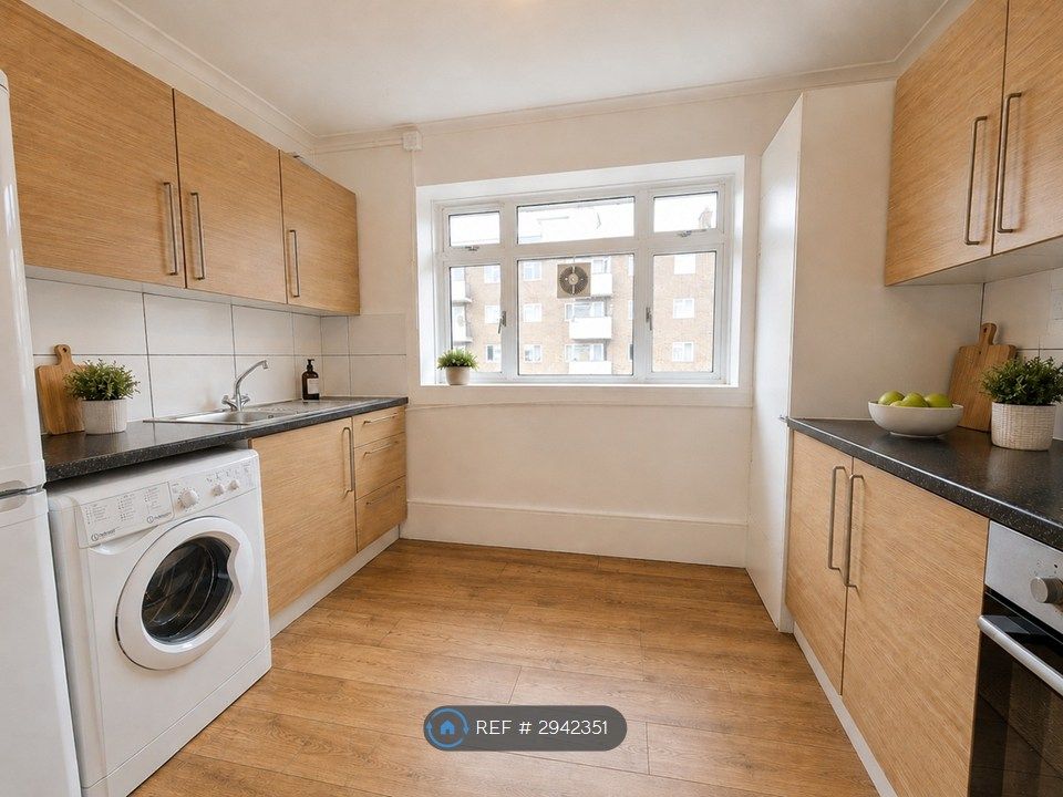 Property photo 2 of 8 Kitchen