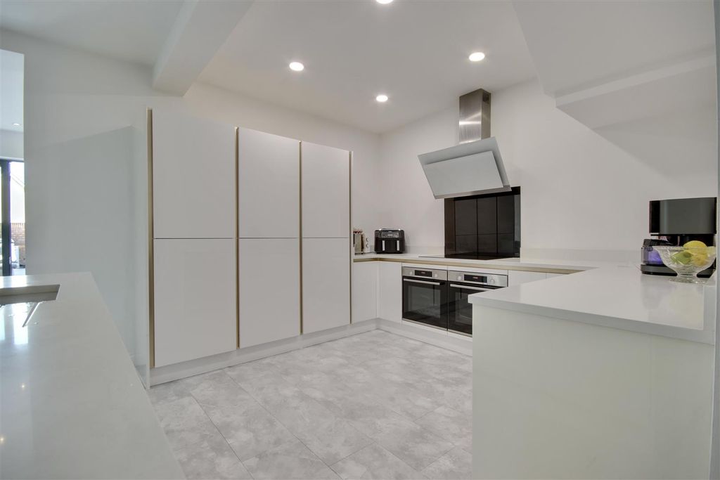 Property photo 3 of 18 73C441A8-2CC1-4B55-8B11-A4Bc1B859Dcf_1_201_A.Jpeg