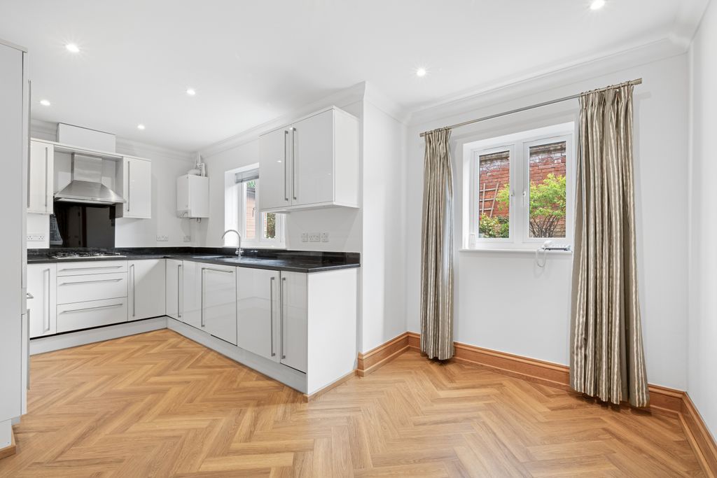 Property photo 3 of 16 Picture No. 14