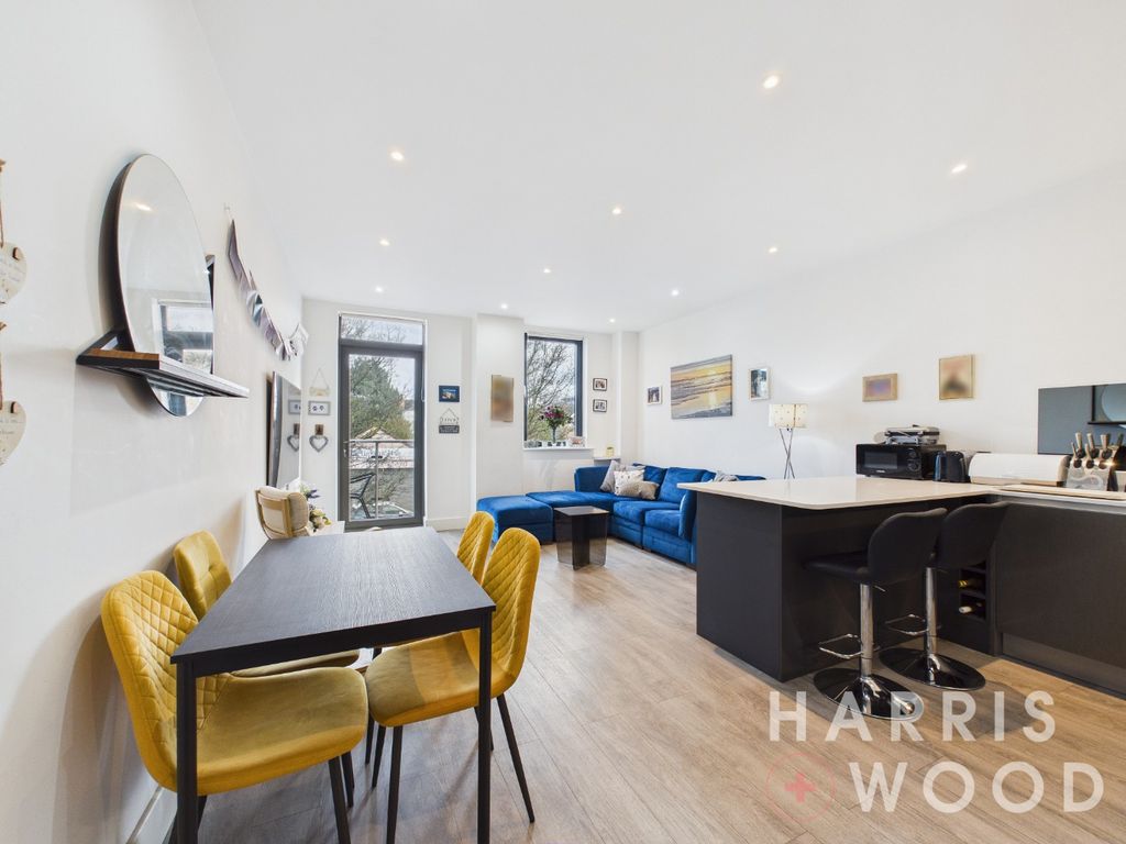 Property photo 2 of 15 4898183