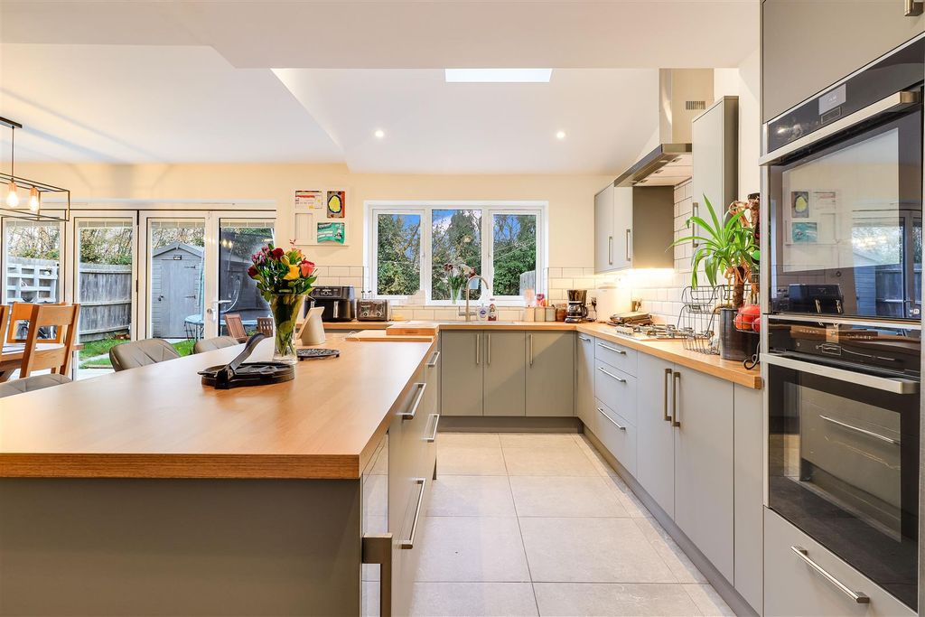 Property photo 2 of 24 Img (10).Jpg