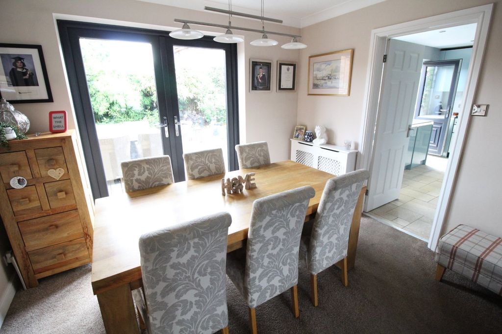 Property photo 3 of 21 Dining Area