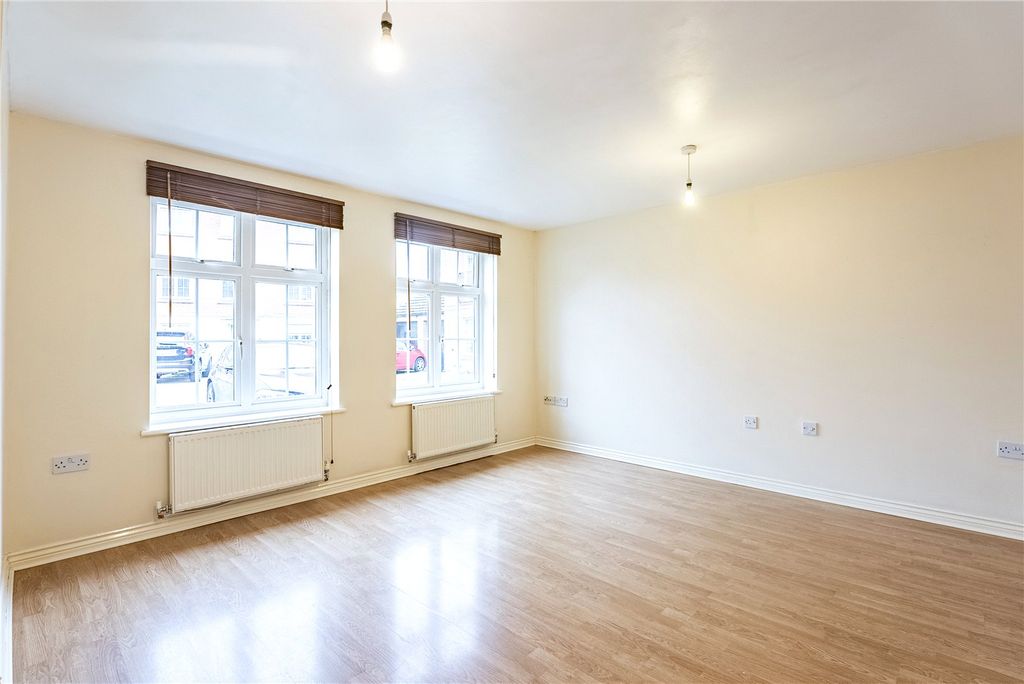 Property photo 2 of 13 Picture No. 01