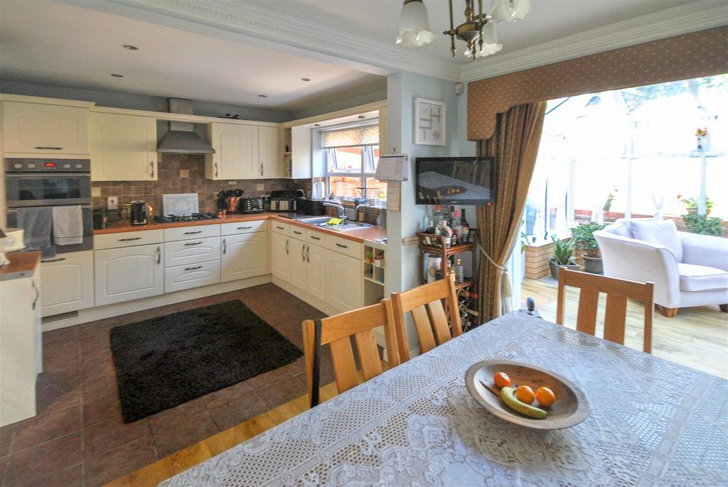 Property photo 2 of 20 Kitchen Diner