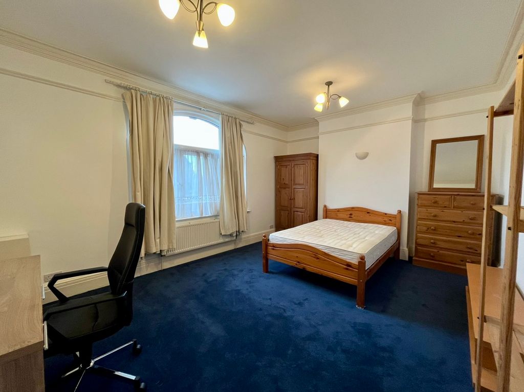 Property photo 3 of 12 Bedroom