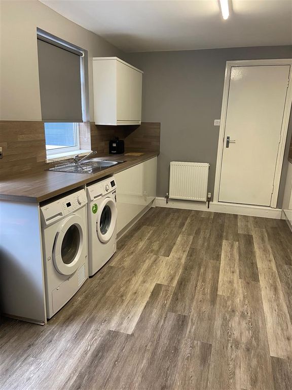 Property photo 3 of 8 Kitchen 1.1.Jpg