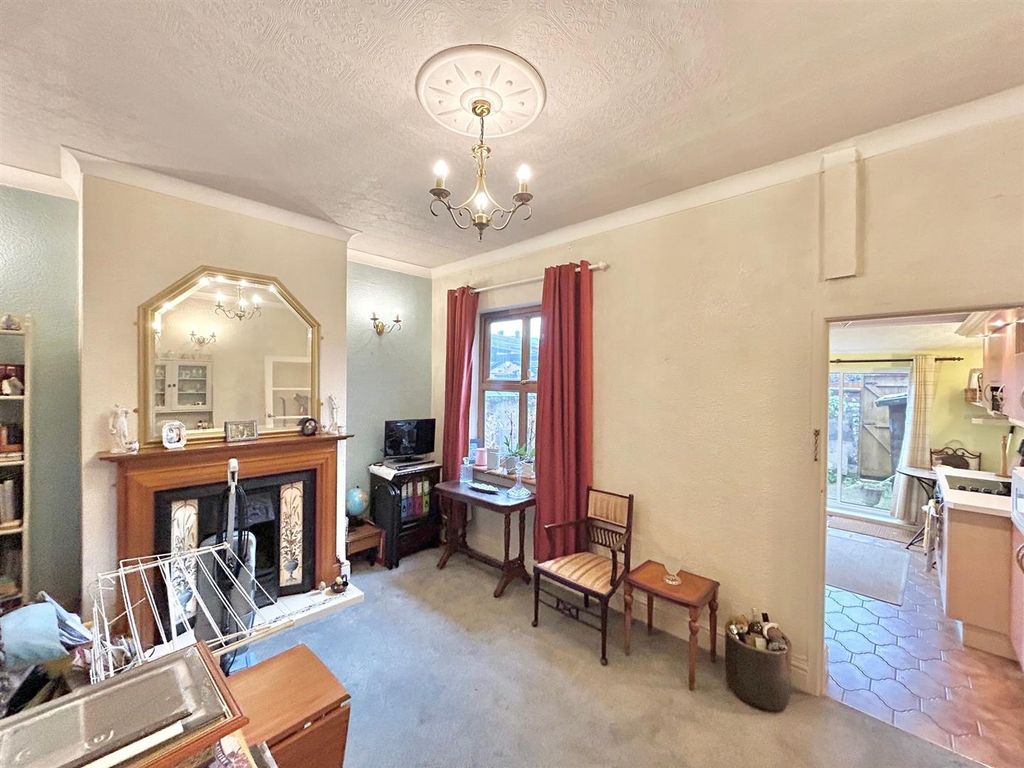 Property photo 3 of 10 Lounge.Jpg