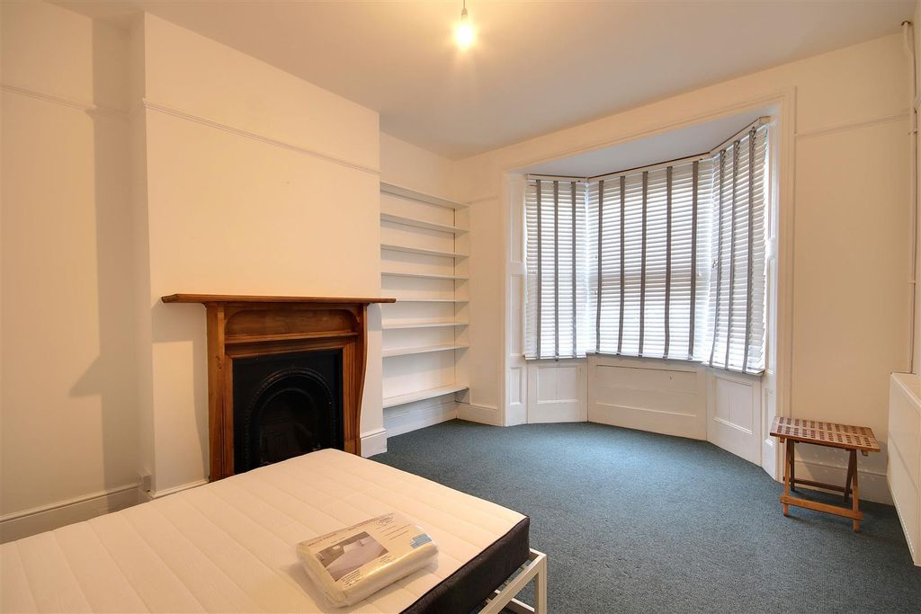 Property photo 3 of 13 R1.Jpg