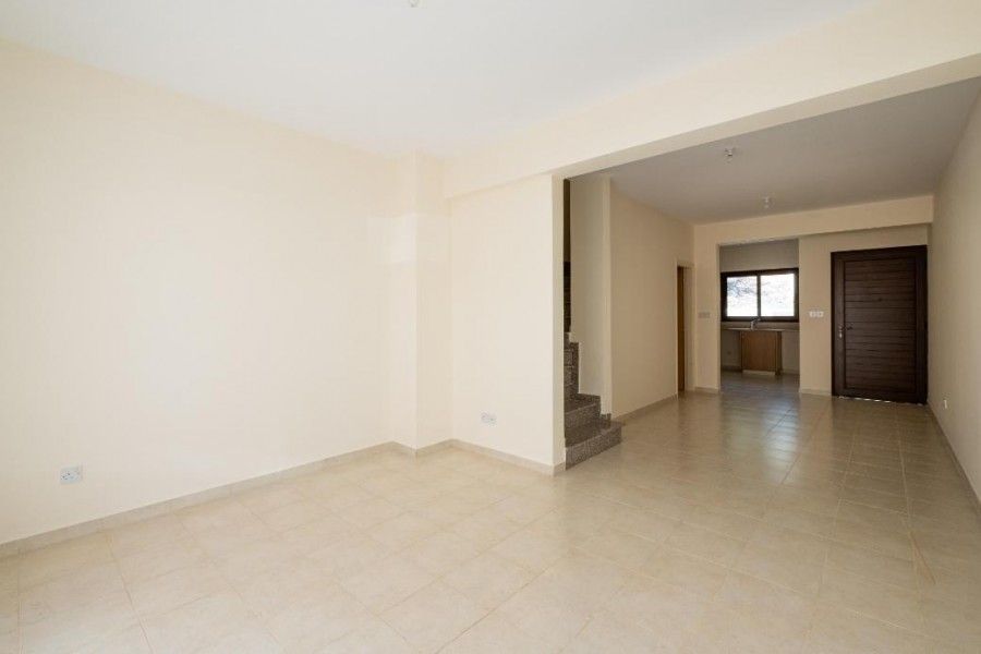 Property photo 3 of 25