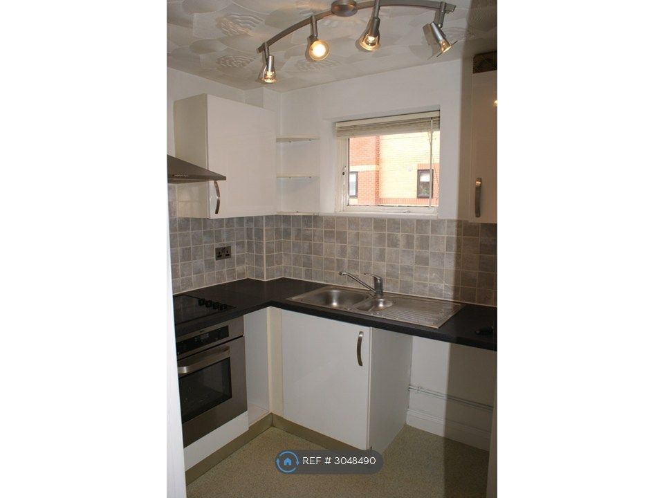 Property photo 3 of 6 Kitchen