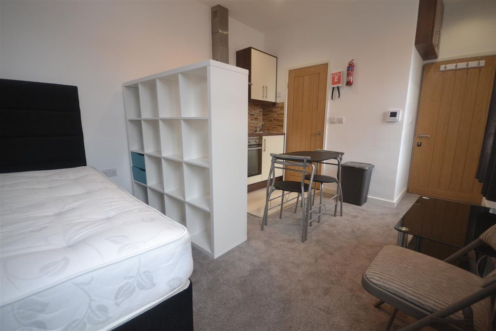 Property photo 1 of 3