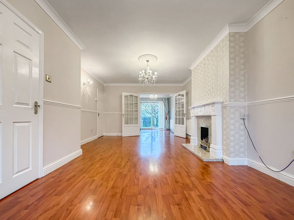 Property photo 3 of 27