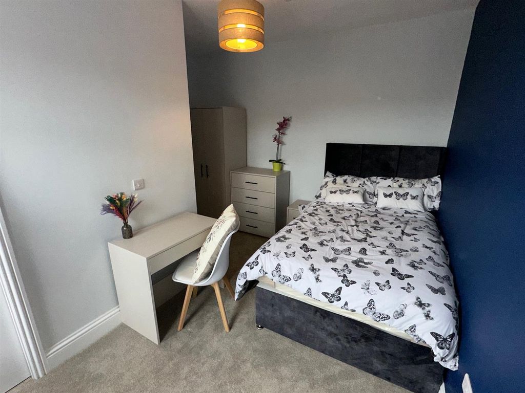 Property photo 3 of 11 Room 3.Jpg