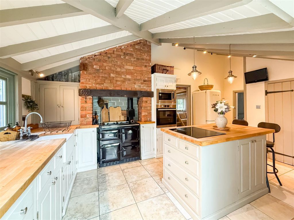 Property photo 3 of 23 Kitchen