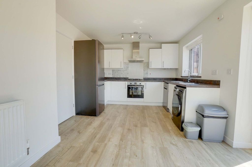 Property photo 2 of 24