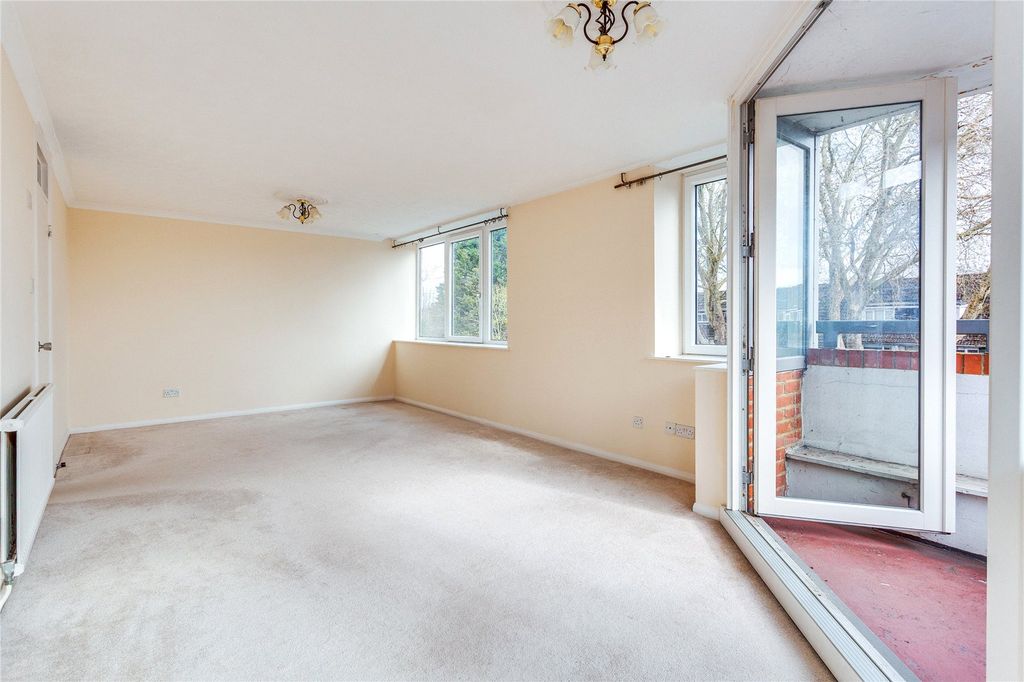 Property photo 3 of 10 Living Room