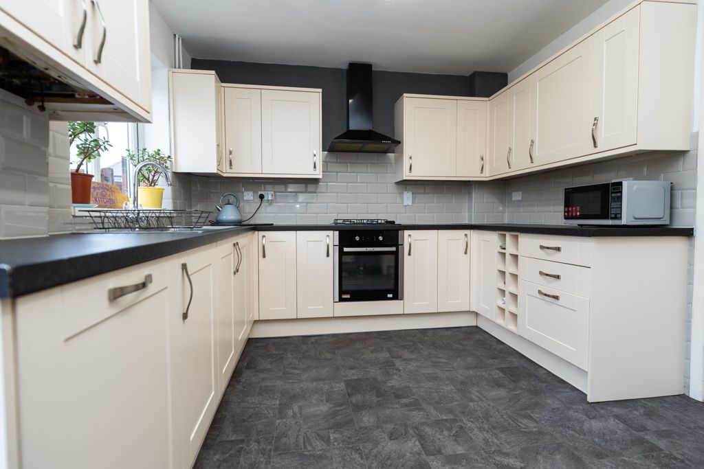 Property photo 3 of 18 B0030853