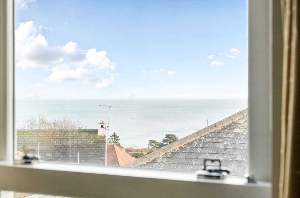 Property photo 1 of 21 Sea View