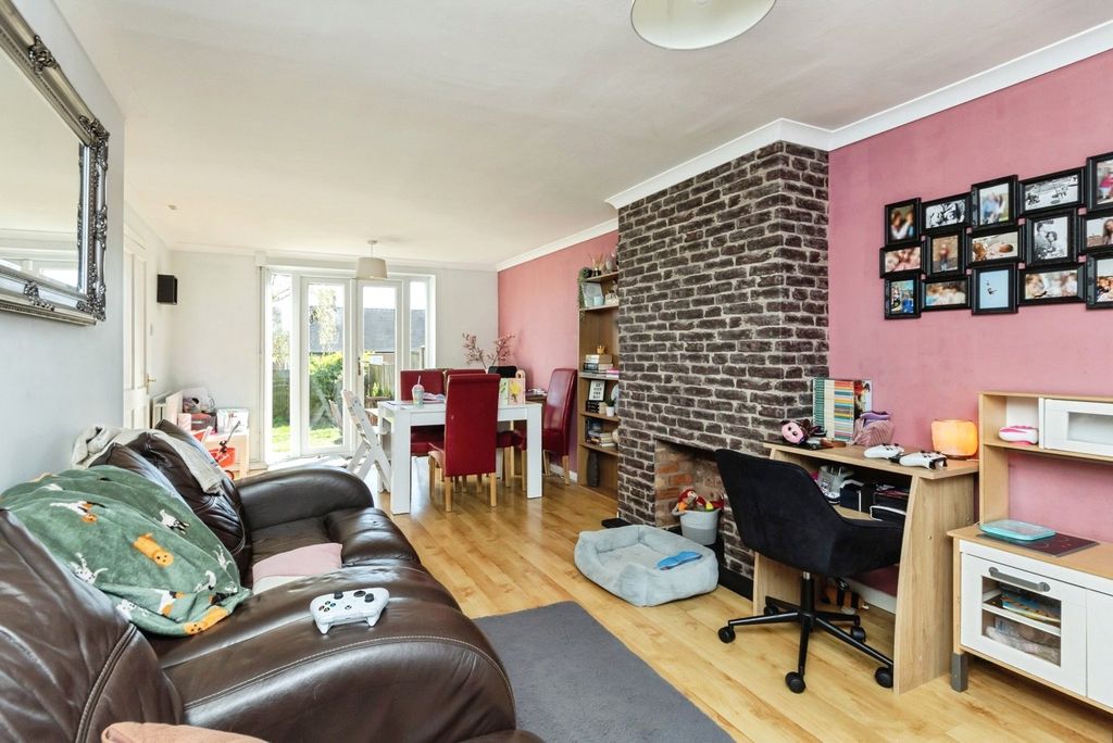 Property photo 2 of 17 Photo