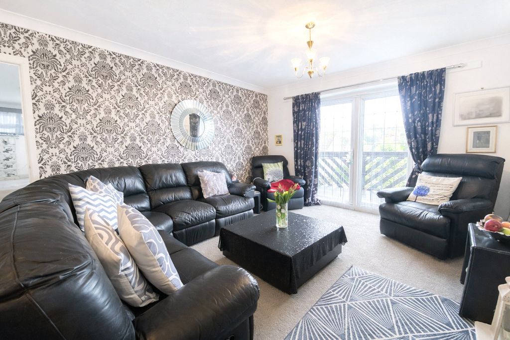 Property photo 3 of 17 3 - Picture No. 05