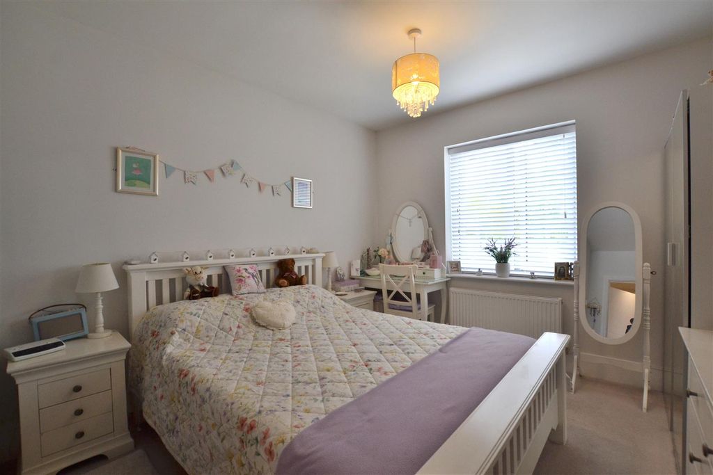 Additional image 7 of 2 bed flat for saleMulberry Walk, Edenbrook, Fleet GU51