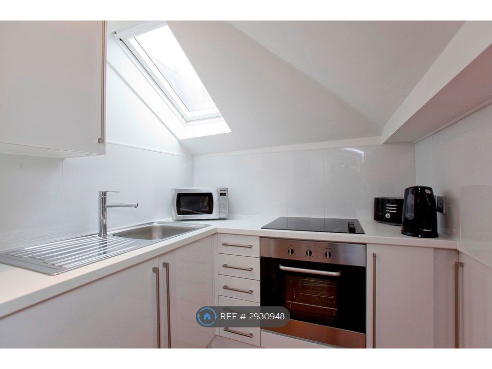 Property photo 3 of 7 Kitchen