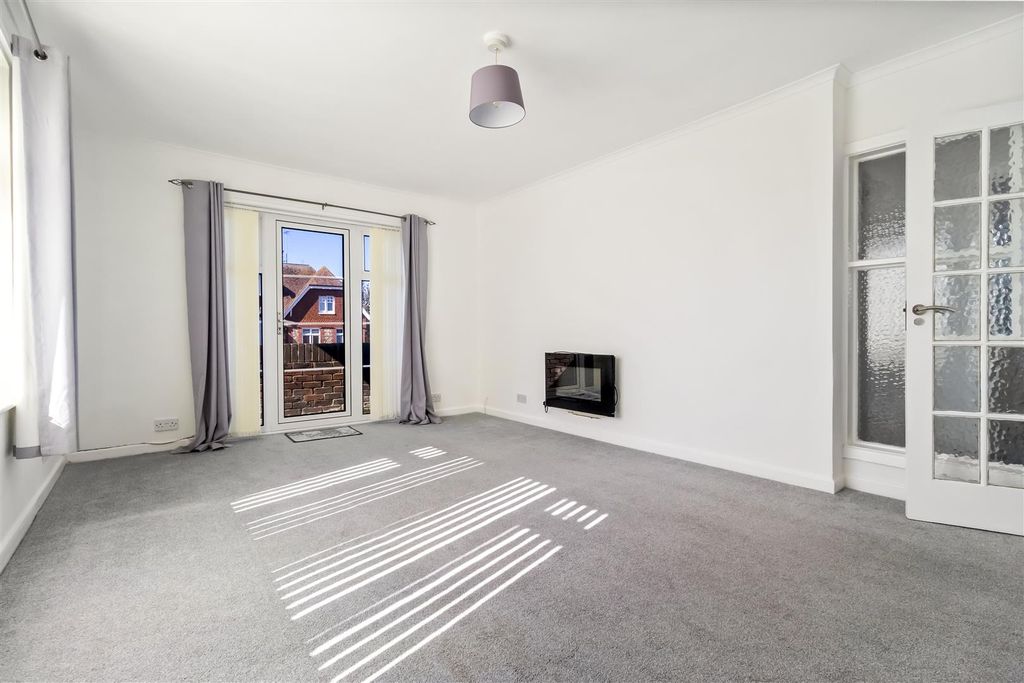 Property photo 3 of 17 9 Queens Mansions-013.Jpg
