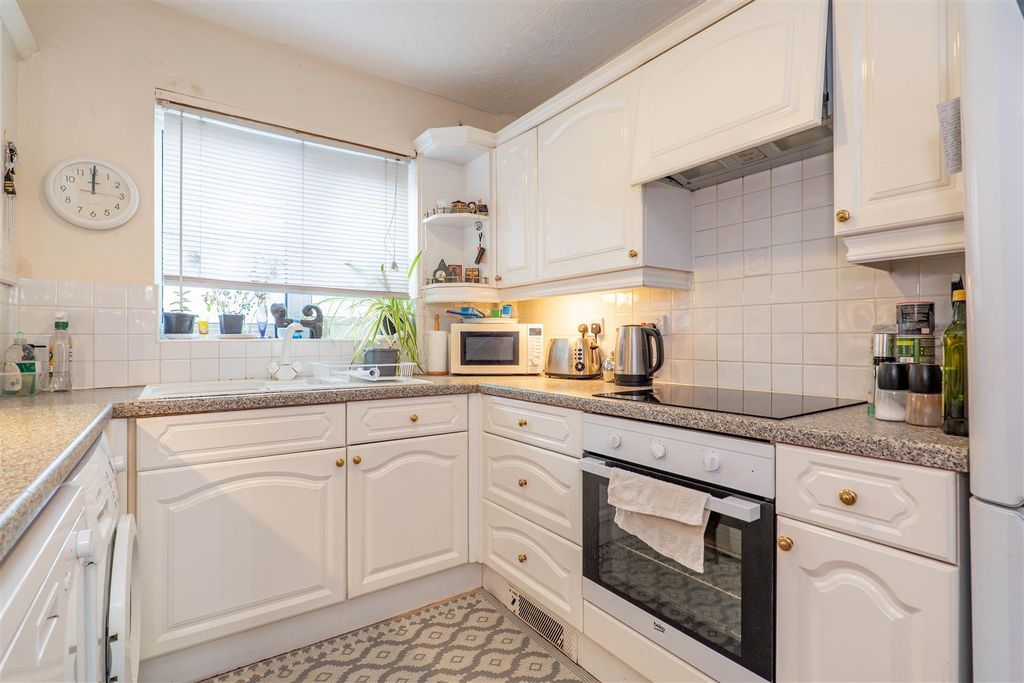 Property photo 3 of 16 Kitchen