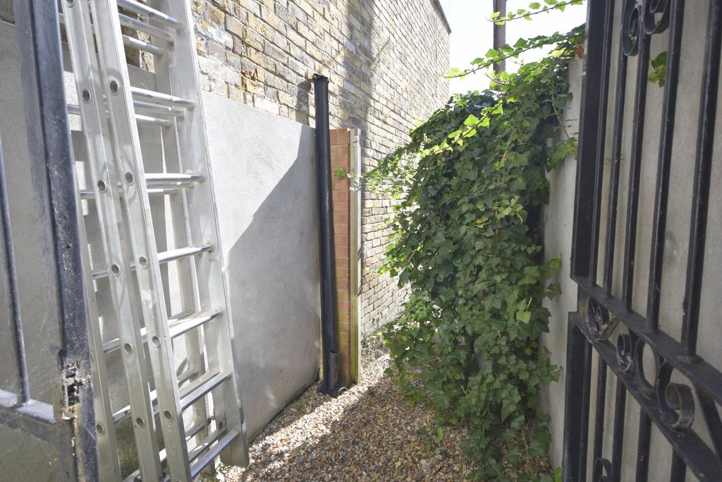 Property photo 2 of 7