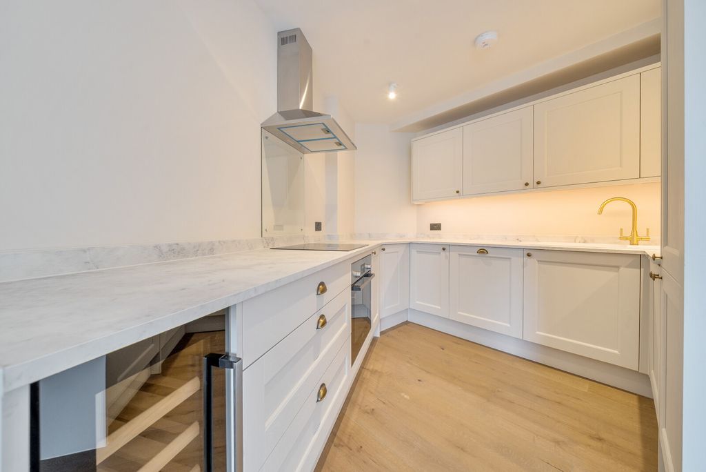 Property photo 3 of 14 Kitchen