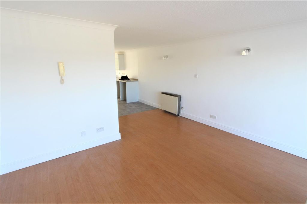 Property photo 3 of 12 Img_2662 - Living Room .Jpg