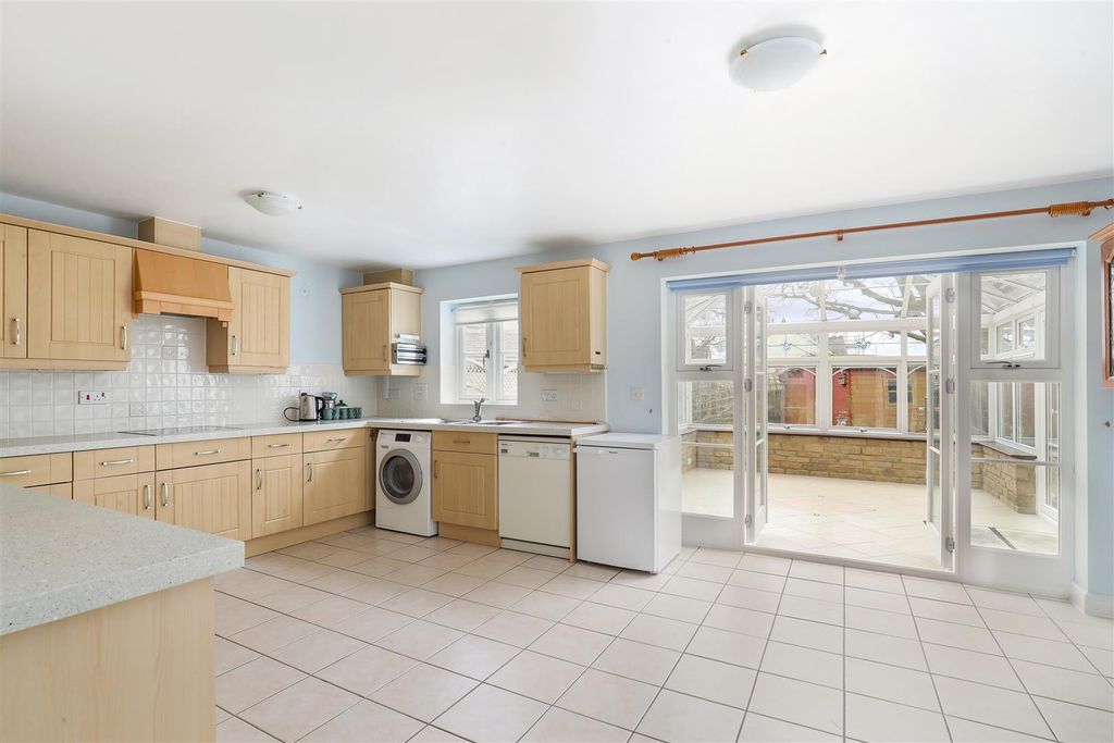 Property photo 3 of 15 Ph8_6424715.Jpg