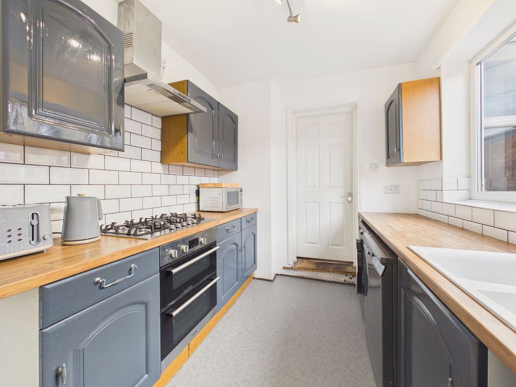 Property photo 2 of 11 Kitchen