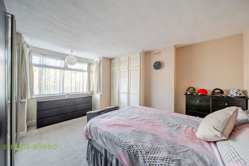 Property photo 2 of 15 E85B0Aed-Aecc-46d...