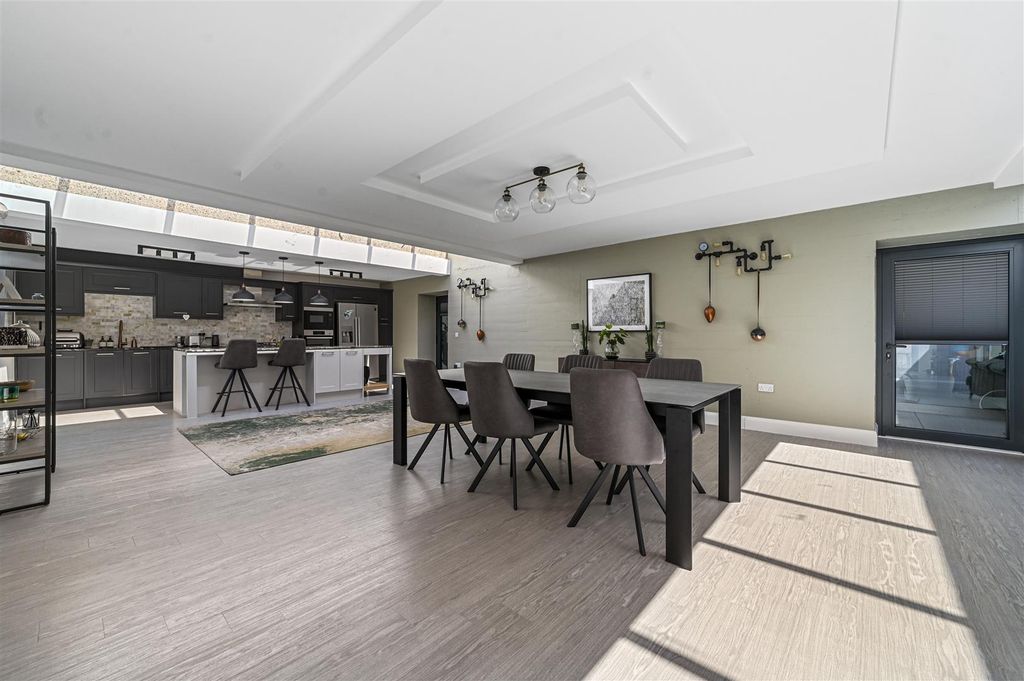 Property photo 1 of 20 Open Plan Living