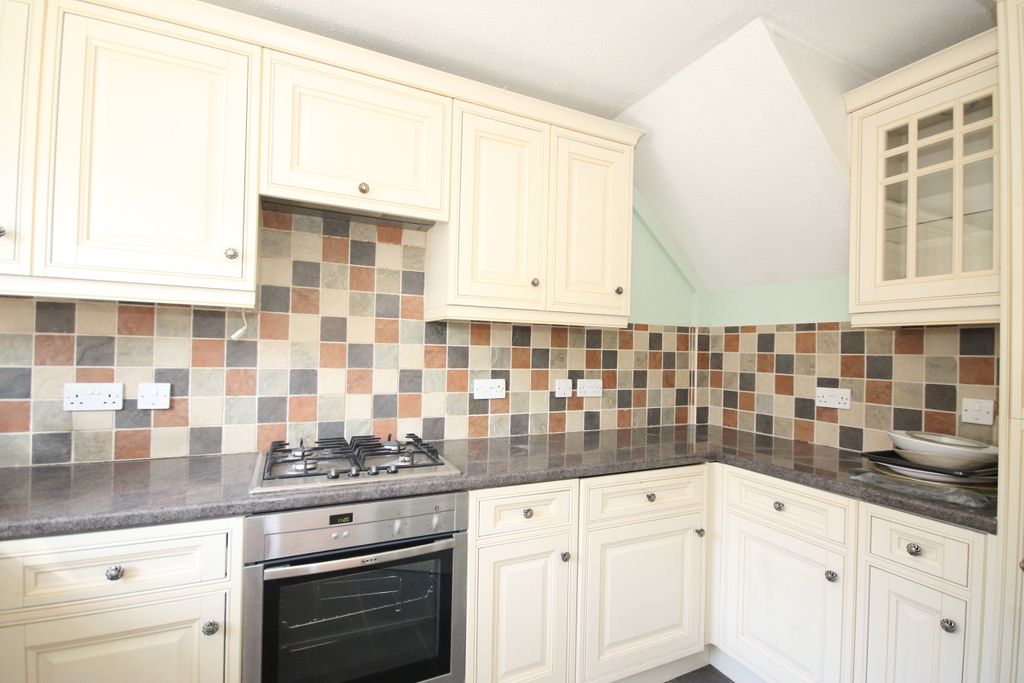 Property photo 3 of 7 Kitchen