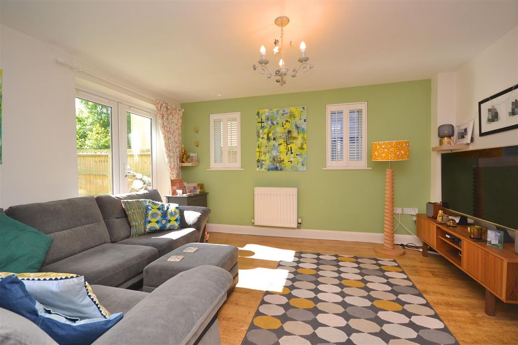 Property photo 3 of 13 7 (48).Png