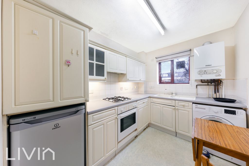 Property photo 2 of 12 Chartwell Close, 6-105