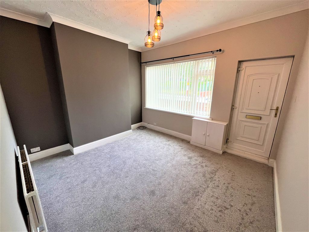 Property photo 3 of 14 Living Room
