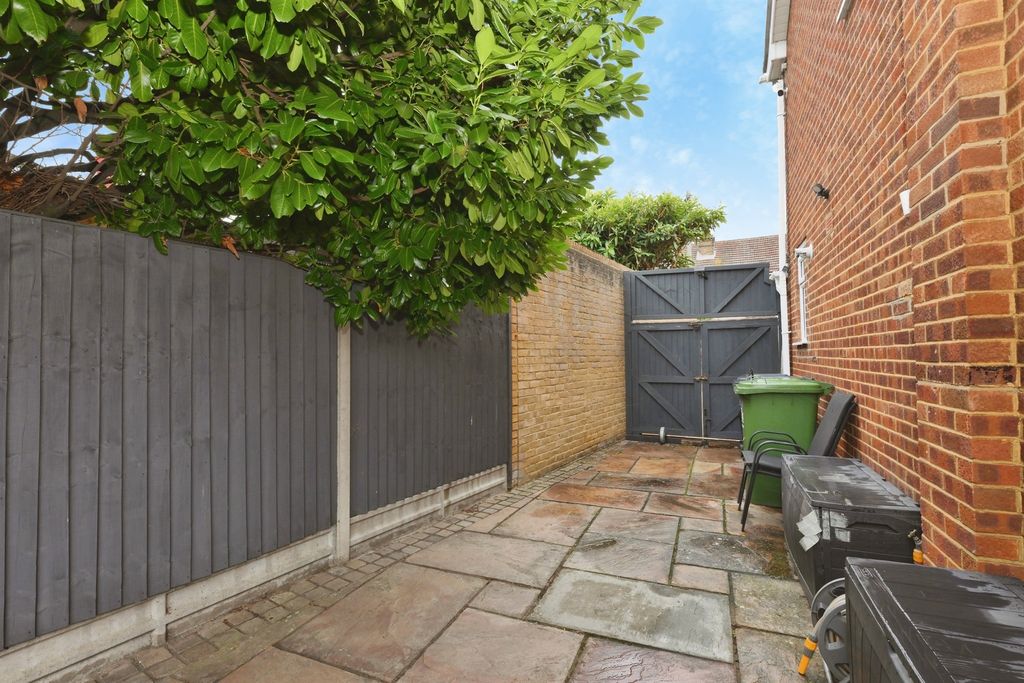 Property photo 3 of 20
