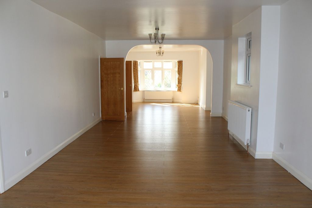 Property photo 3 of 18 Image