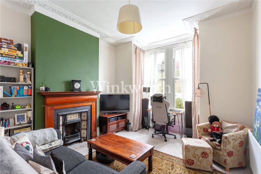 Property photo 2 of 18 Picture No. 12