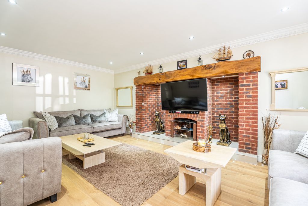 Property photo 3 of 42