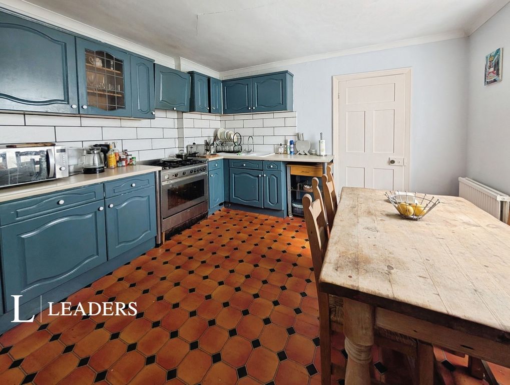 Property photo 2 of 19 Kitchen