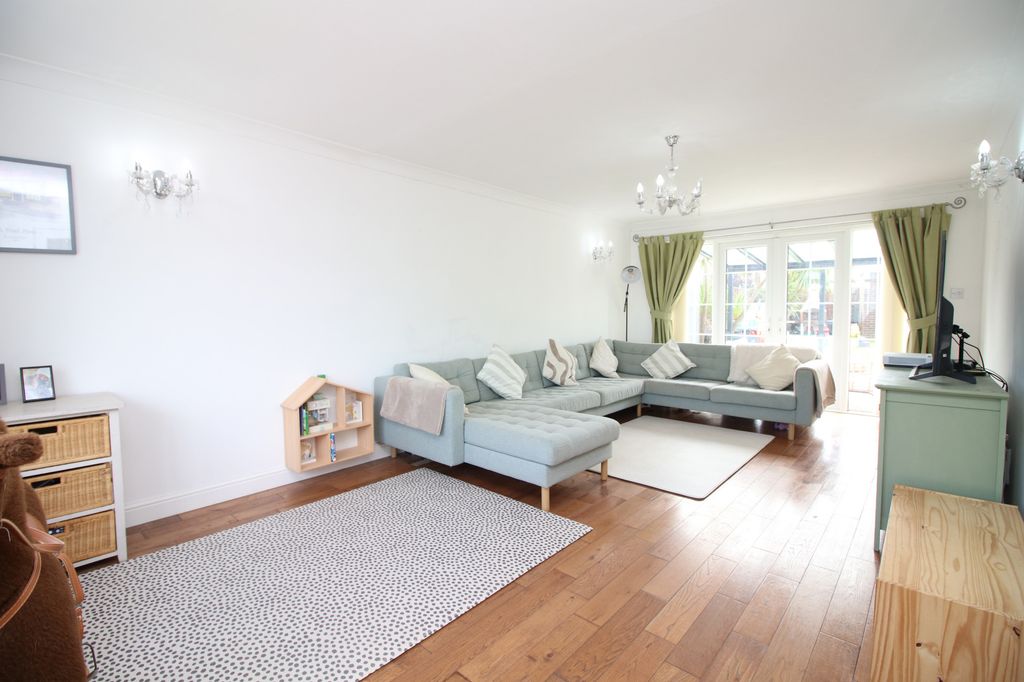 Property photo 3 of 27